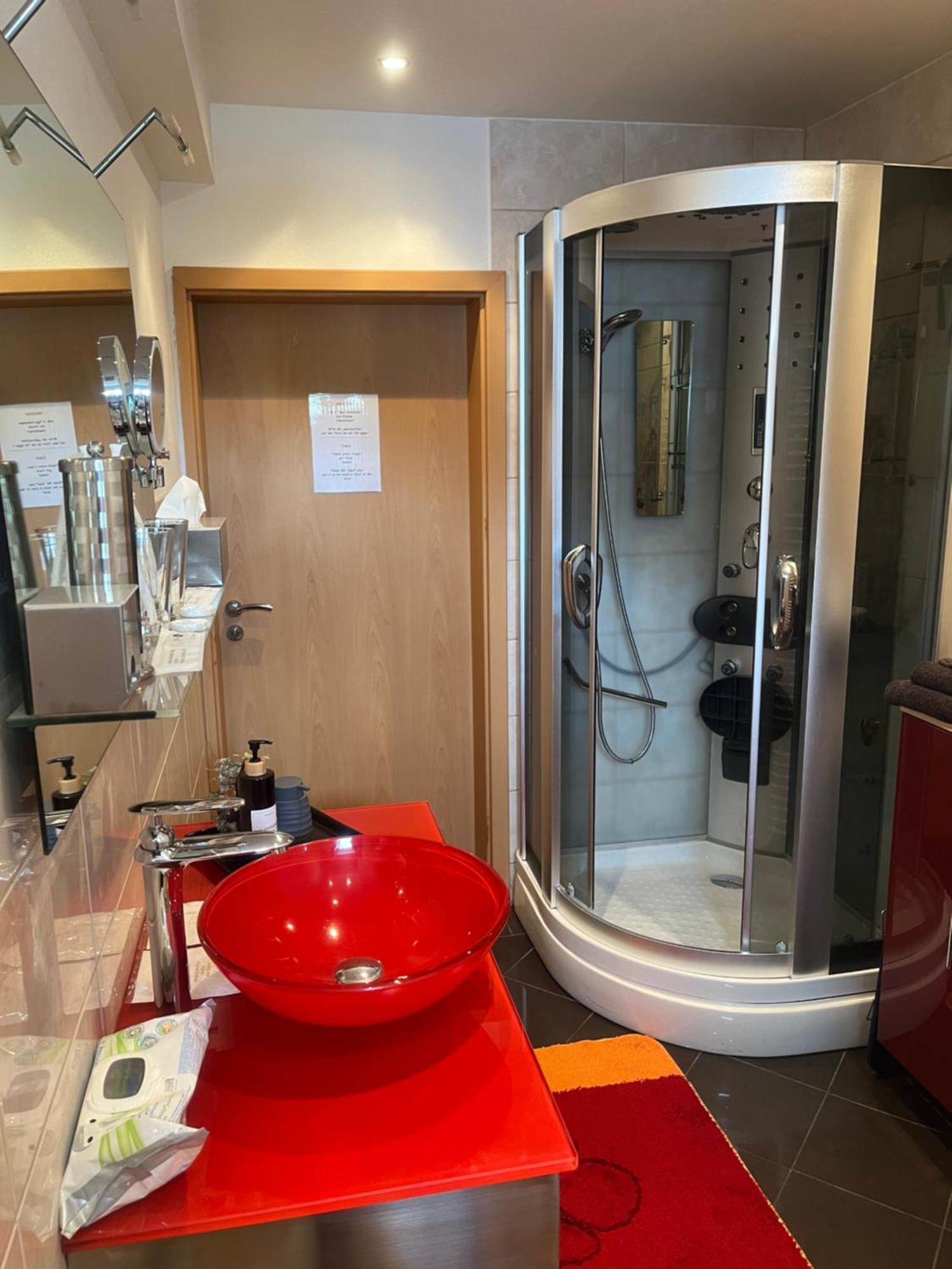 Gaestezimmer In Ratingen Bei Duesseldorf Mit Einem Hauch Luxus Esterno foto